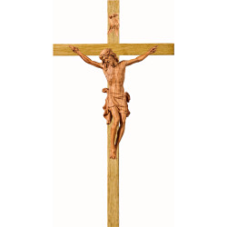 Cristo Pisa en cruz de roble